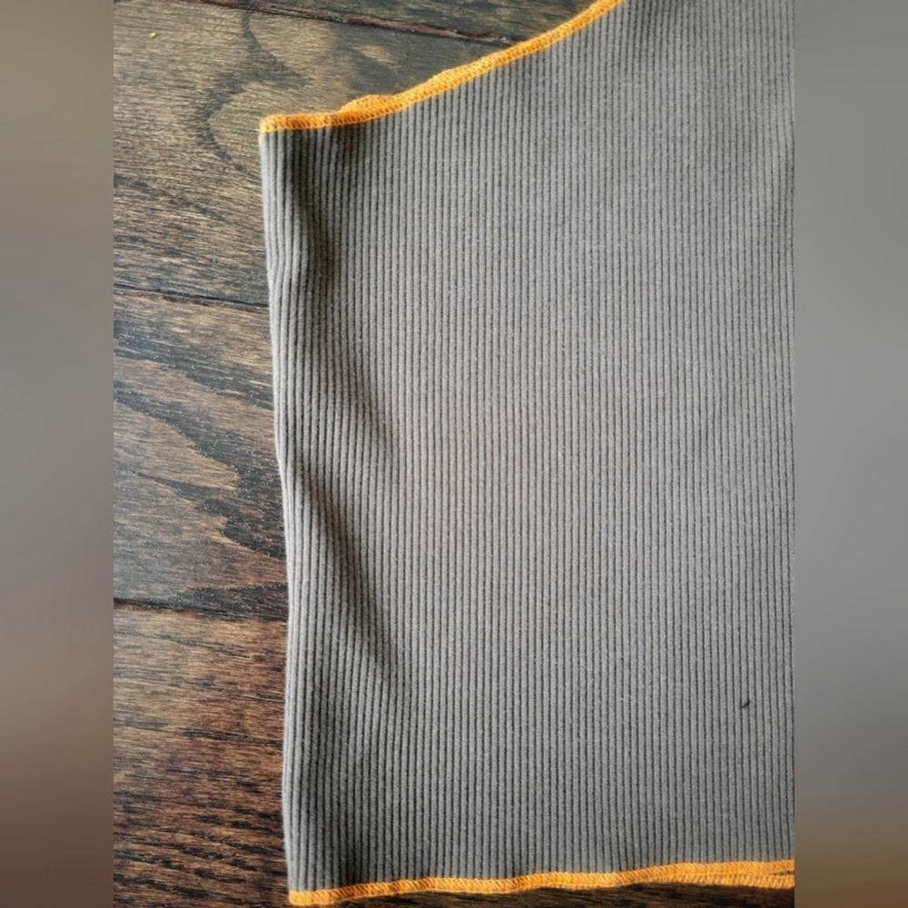 Asymmetrical One-Shoulder Ribbed Crop Top - Picture 4 of 4